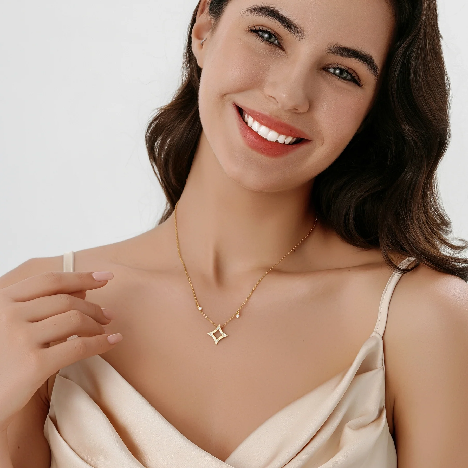 Stella Aperta Pendant Necklace - Image 3