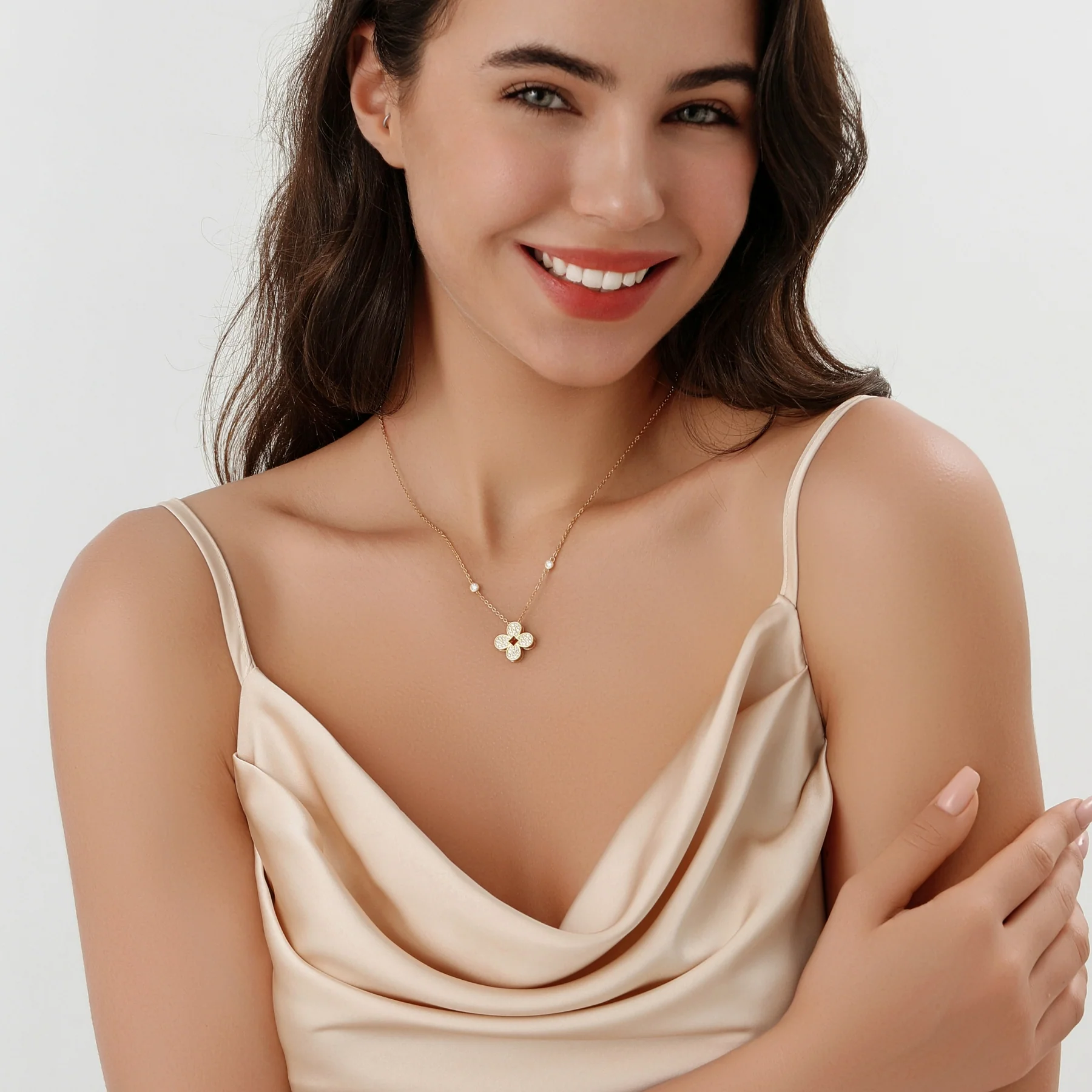 Ventura Clover Pendant Necklace - Image 3