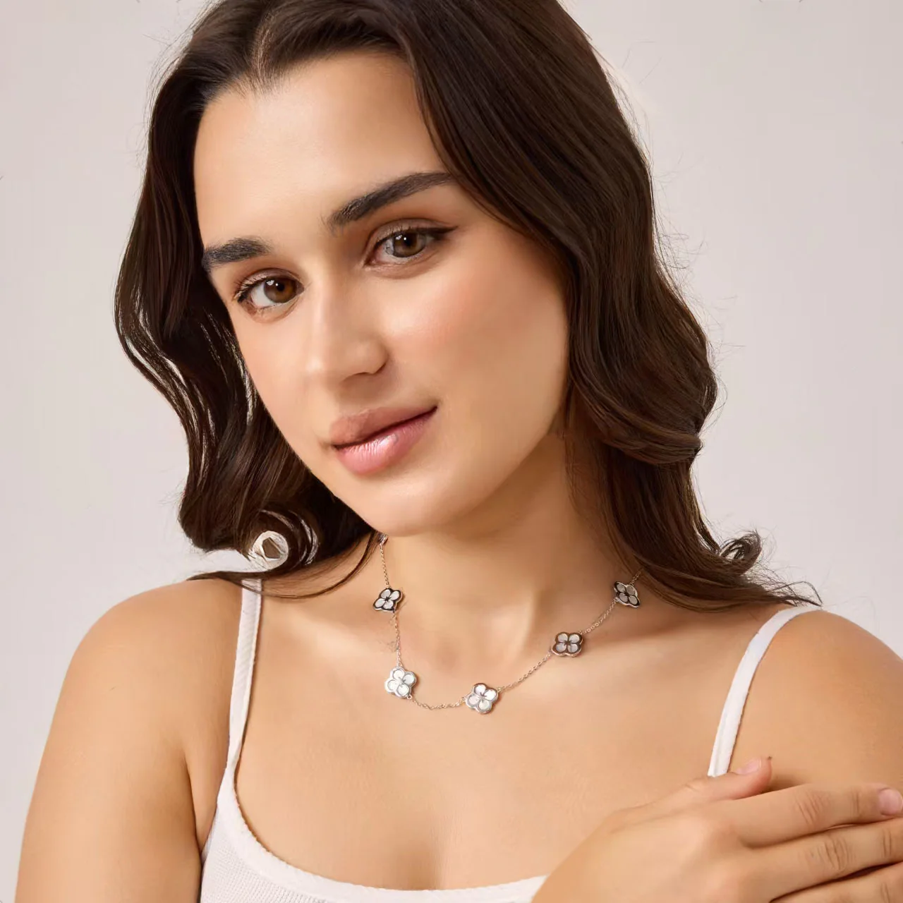Ventura Clover Necklace - Image 6